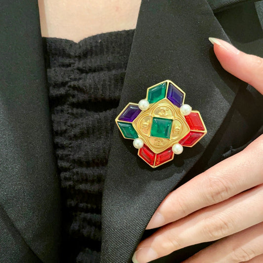 Double-C Emblem Brooch in Polished Metal-Tone – Design 049 main product view