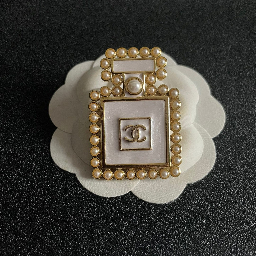 Double-C Emblem Brooch in Polished Metal-Tone – Pearl Detail – Design 007 front product view