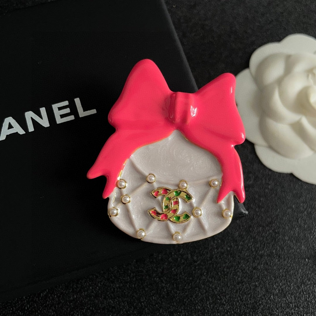 Double-C Emblem Brooch in Polished Metal-Tone – Design 047 detail view
