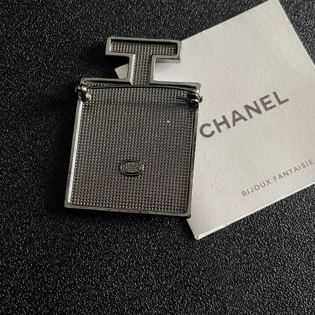 Double-C Emblem Brooch in Polished Metal-Tone – Design 041 main product view