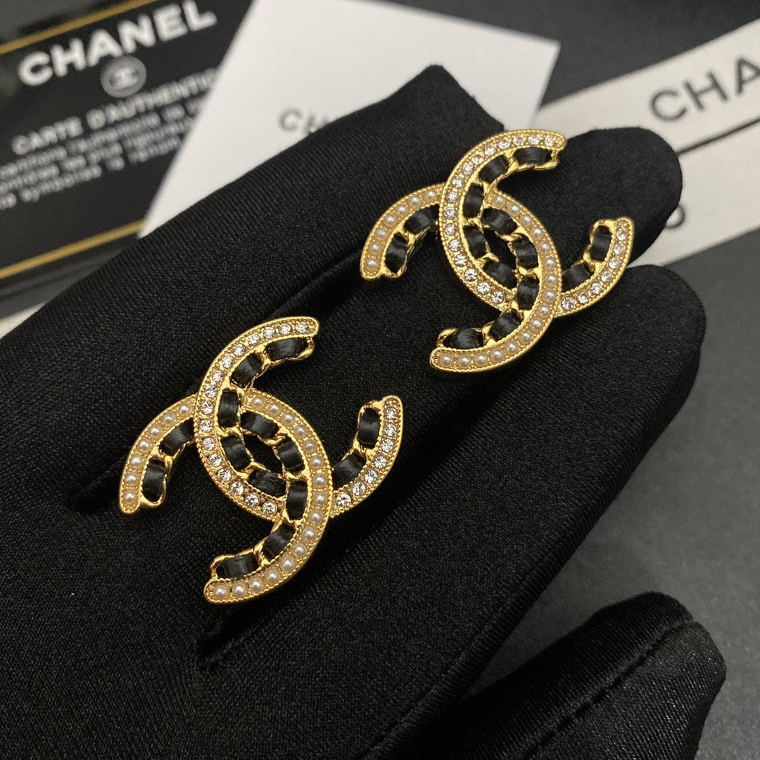 Letter Pearl-Detail Stud Earrings – Pearl Detail – Design 004 side detail