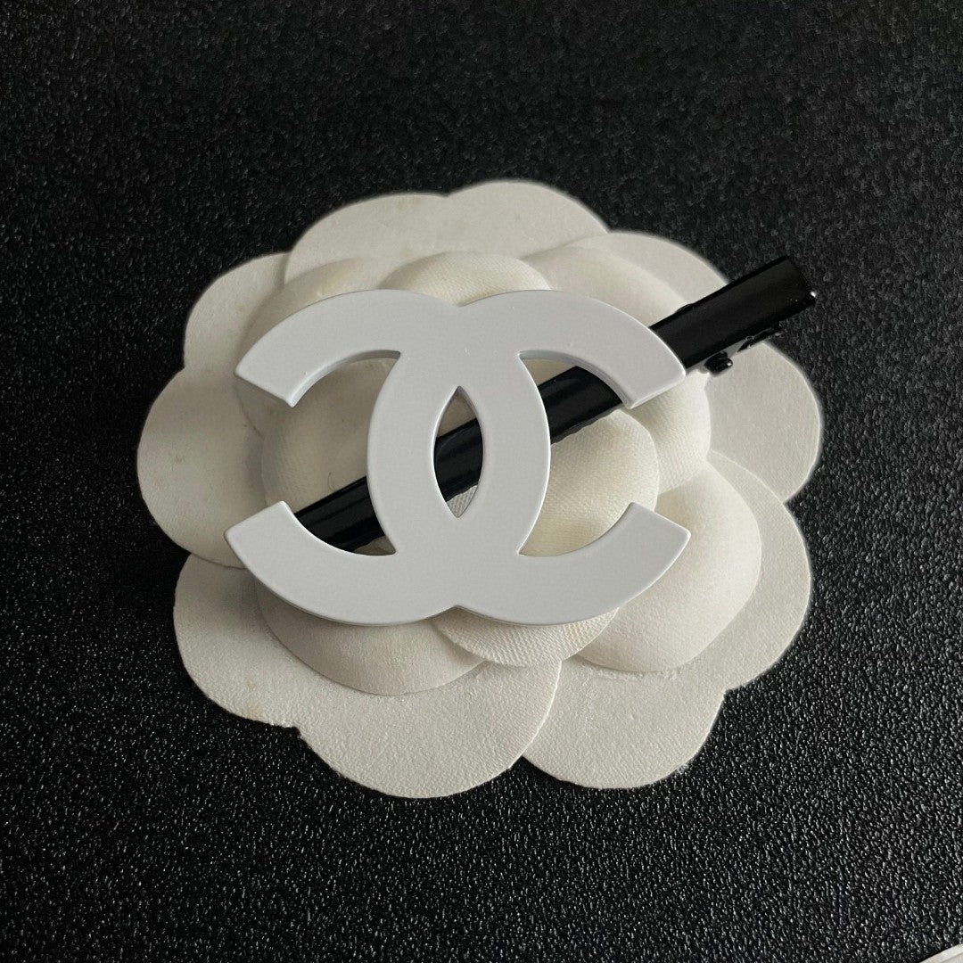 Double-C Emblem Hair Clip – Design 022 front product view