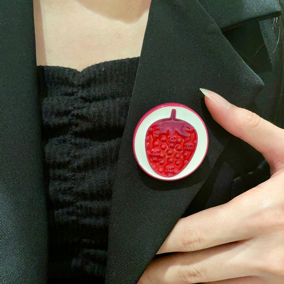 Double-C Emblem Brooch in Polished Metal-Tone – Design 043 main product view