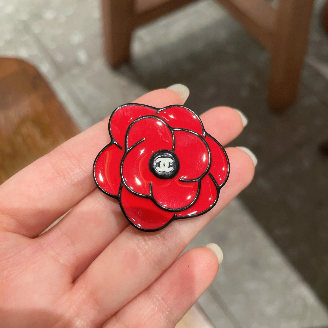 Camellia Brooch in Polished Metal-Tone – Camellia Detail – Design 004 side detail