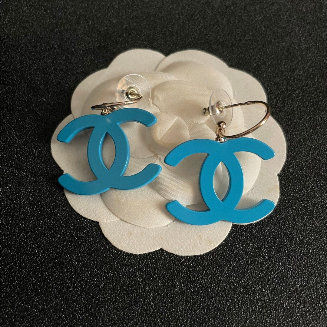 Double-C Emblem Statement Earrings in Polished Metal-Tone – Design 041 front product view