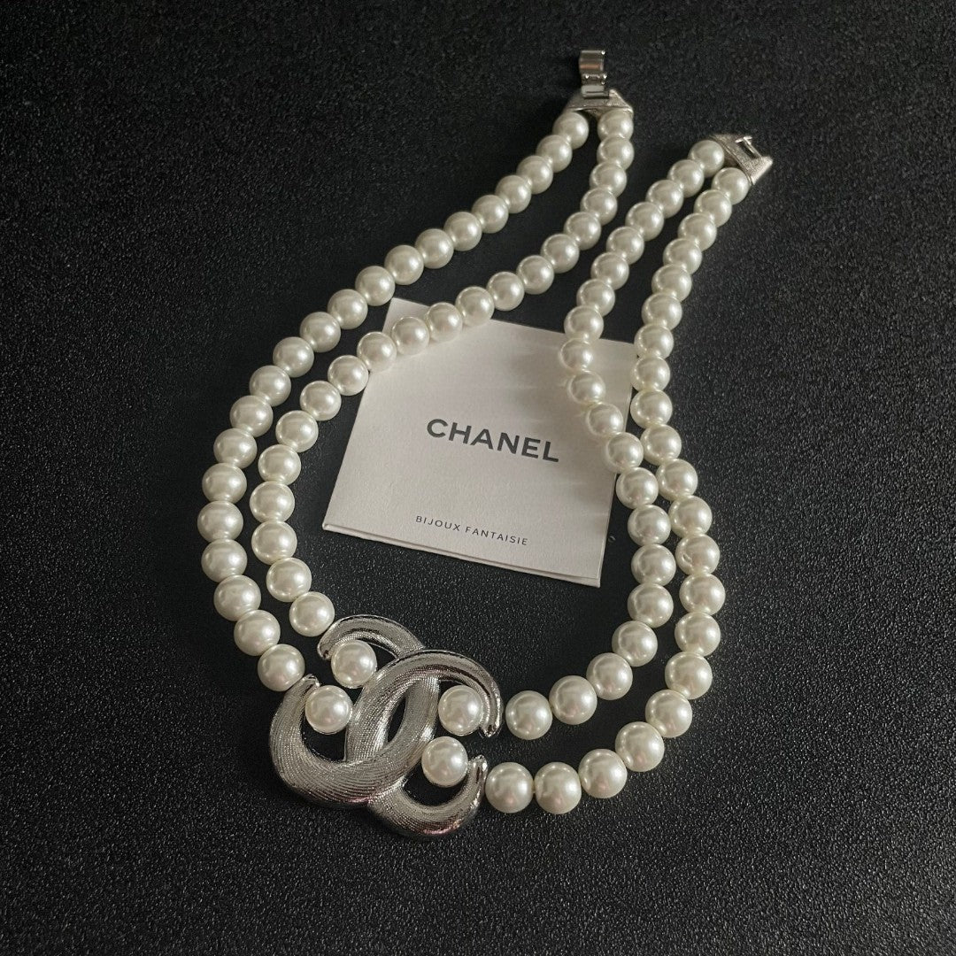 Double-C Emblem Pearl-Detail Pendant Necklace – Pearl Detail – Design 075 detail view