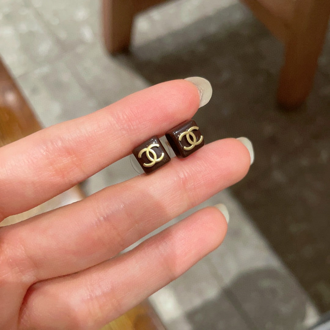 Double-C Emblem Stud Earrings in Polished Metal-Tone – Design 296 side detail
