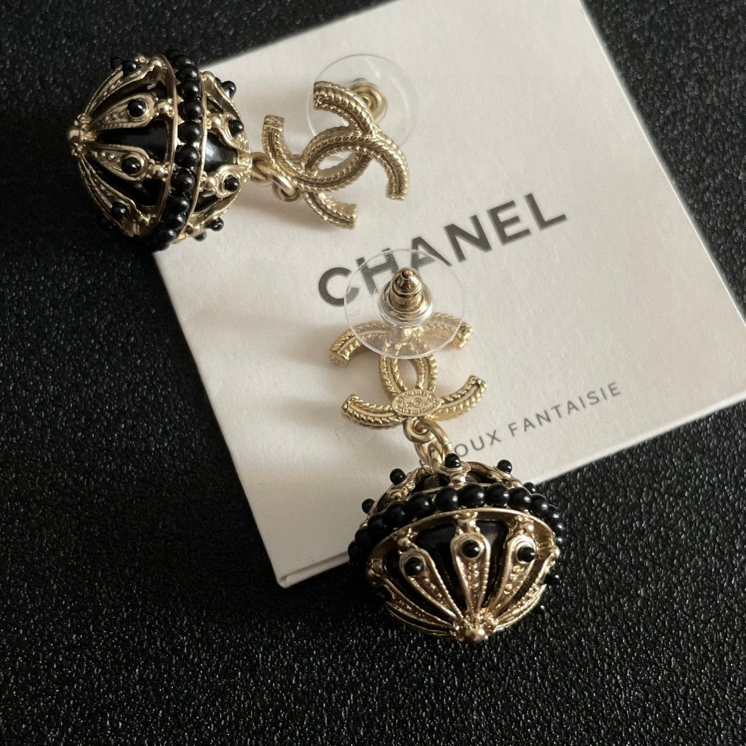 Double-C Emblem Pearl-Detail Stud Earrings – Pearl Detail – Design 013 main product view