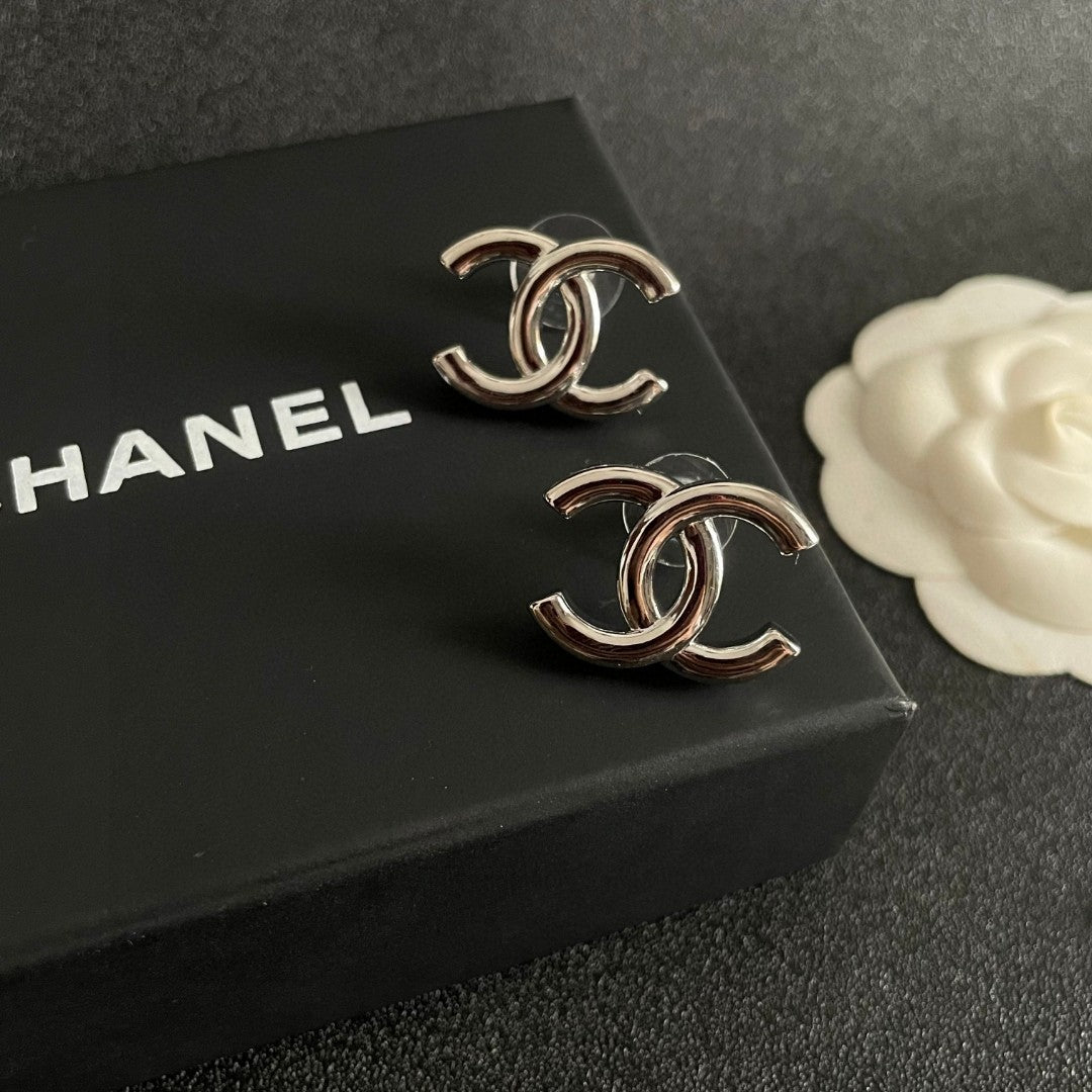 Double-C Emblem Stud Earrings in Polished Metal-Tone – Design 264 detail view