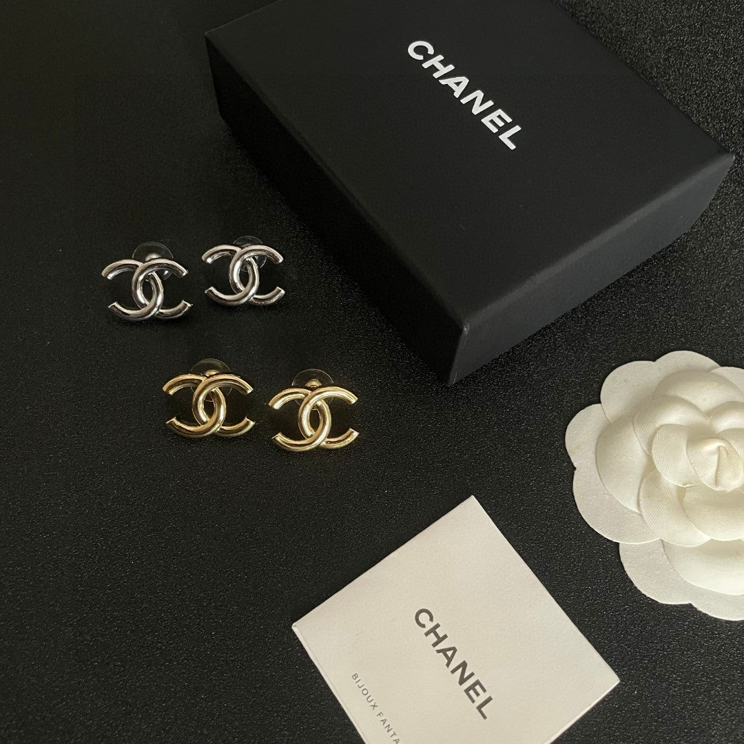 Double-C Emblem Stud Earrings in Polished Metal-Tone – Design 263 close-up detail