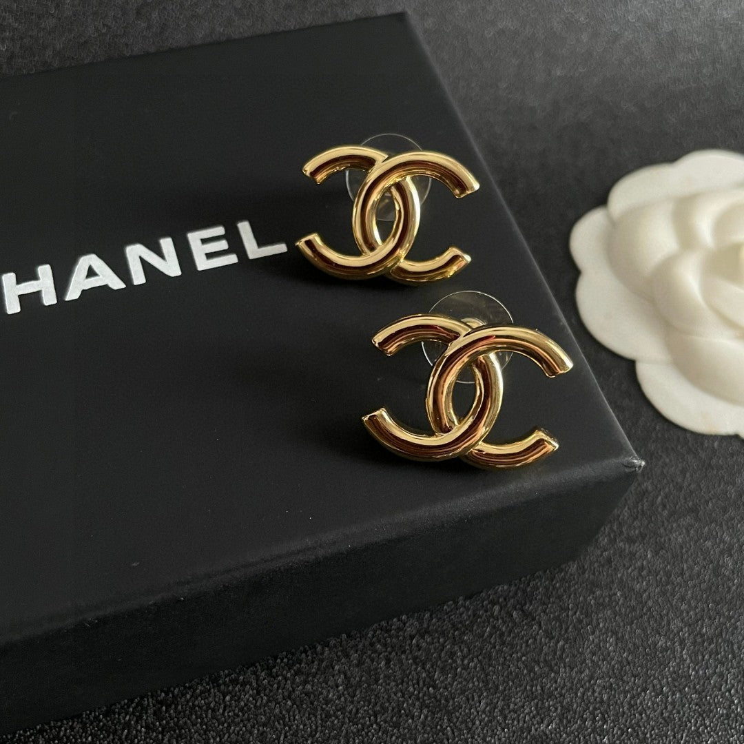 Double-C Emblem Stud Earrings in Polished Metal-Tone – Design 263 detail view
