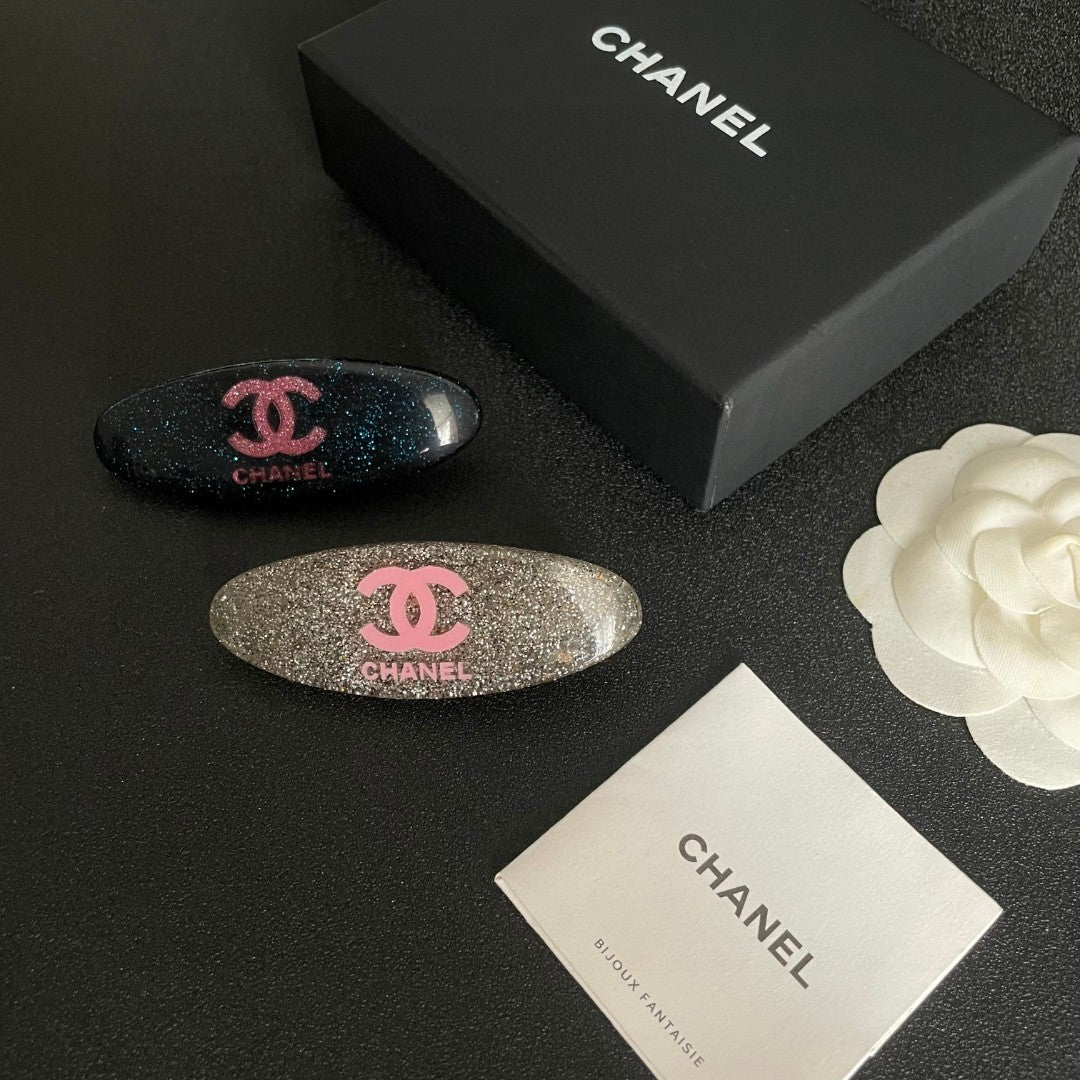 Double-C Emblem Hair Clip – Design 018 side detail