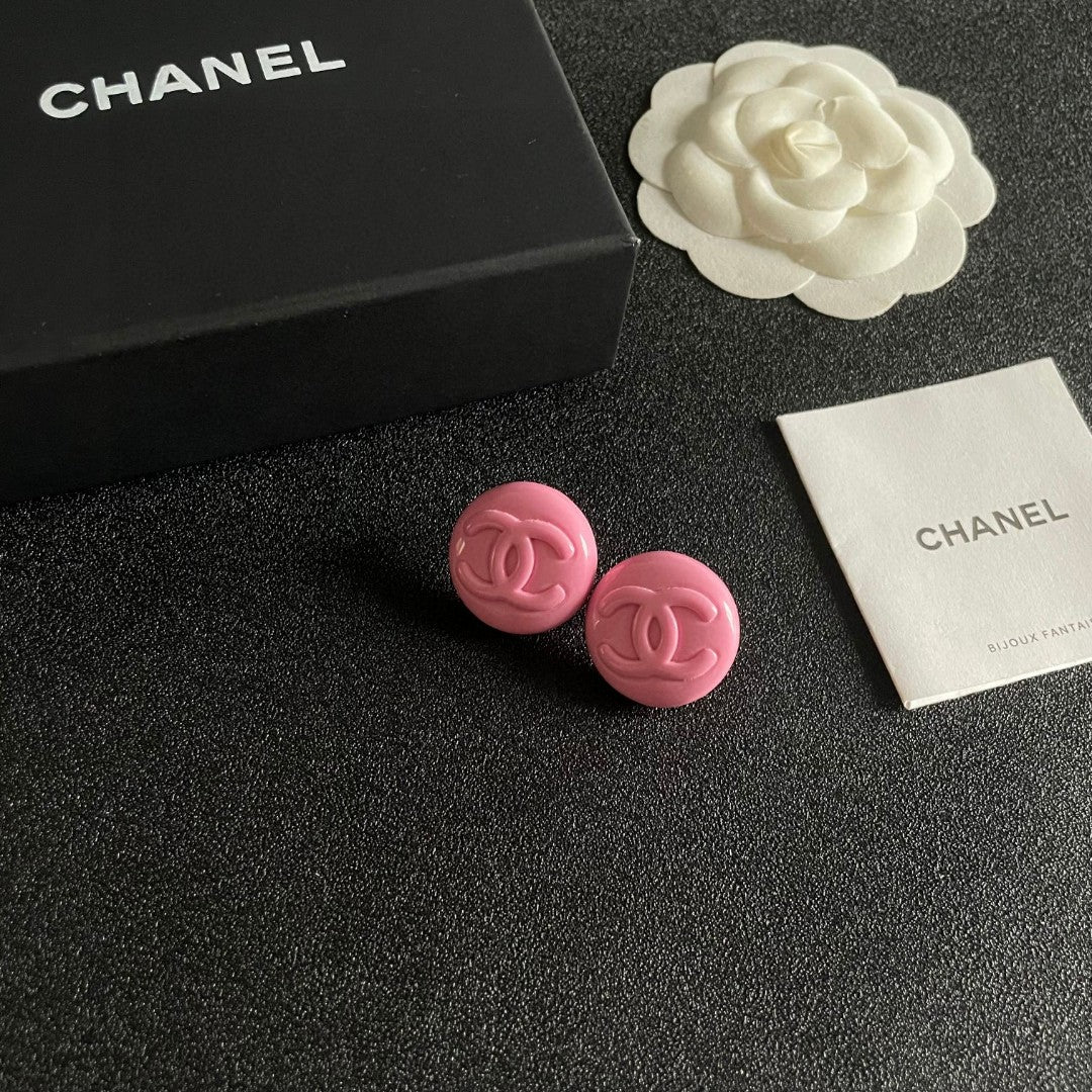 Double-C Emblem Stud Earrings in Polished Metal-Tone – Pink Detail styled product view