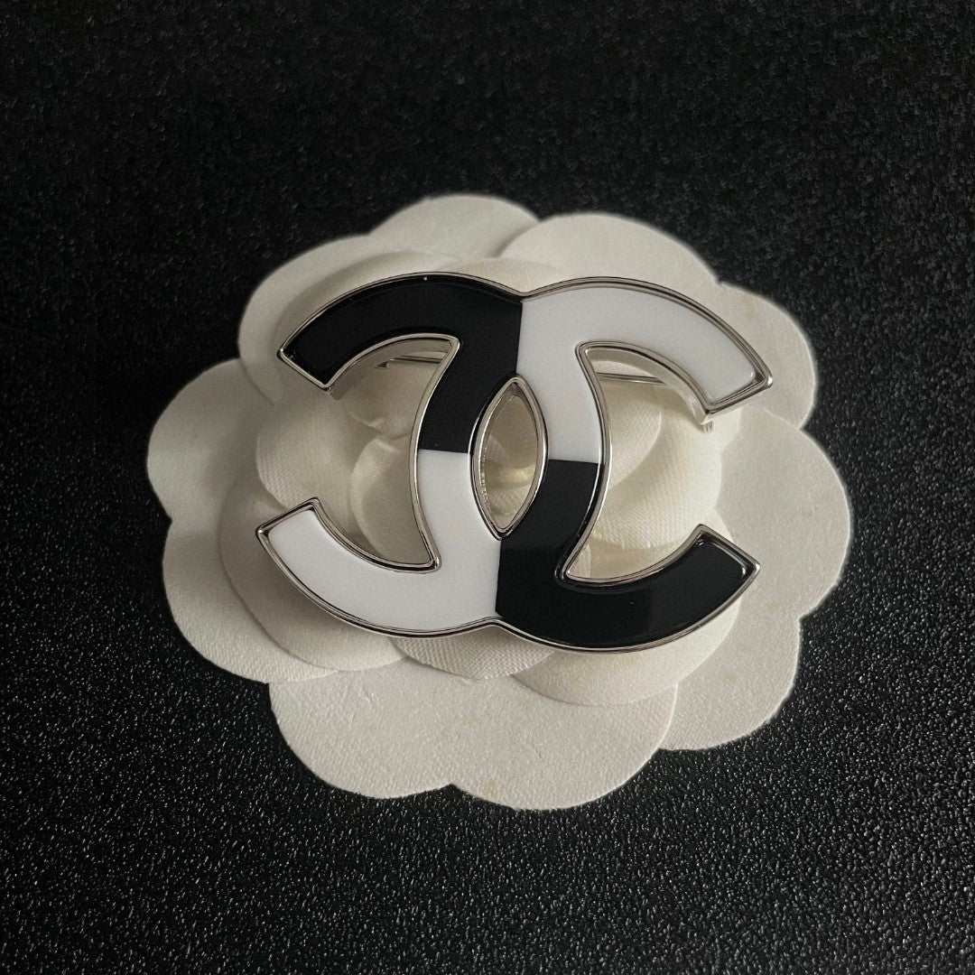 Double-C Emblem Brooch in Polished Metal-Tone – Design 034 front product view