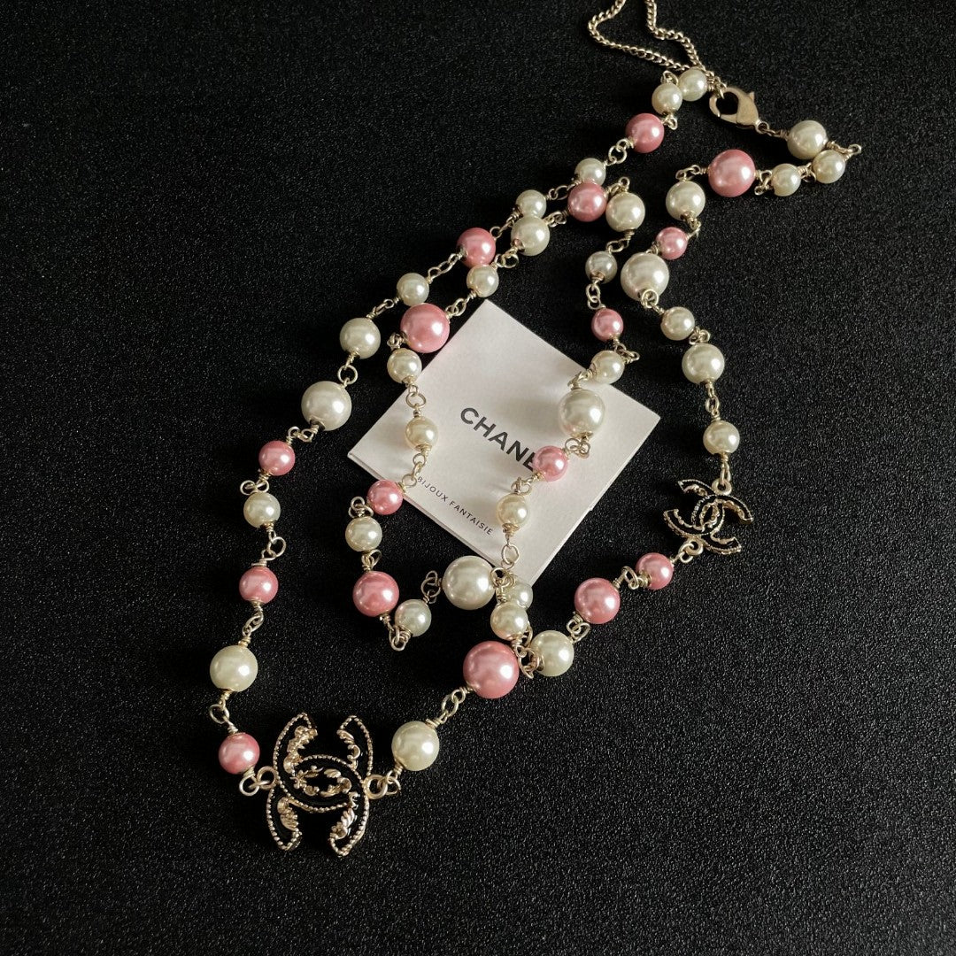 Double-C Emblem Pearl-Detail Pendant Necklace – Pearl Detail – Design 051 close-up detail