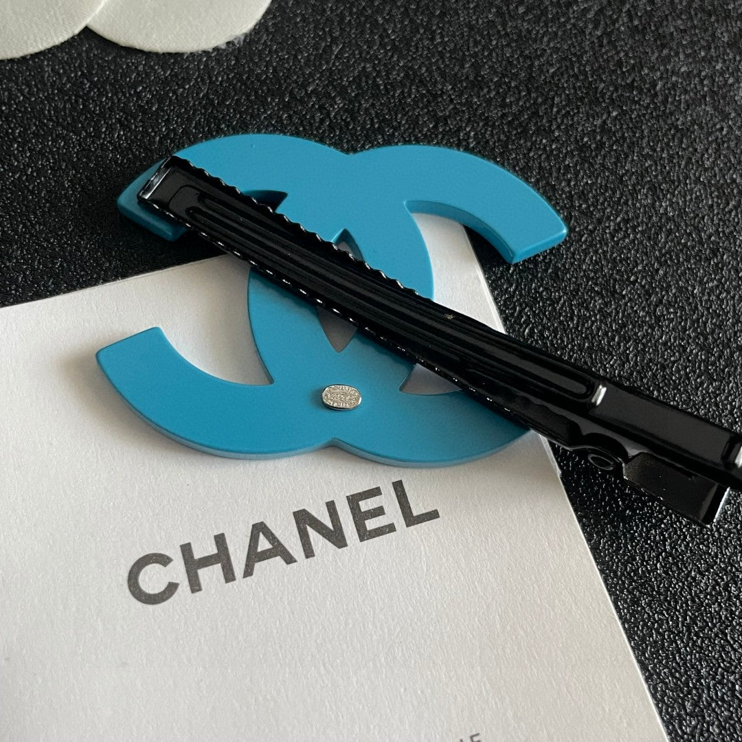 Double-C Emblem Hair Clip – Design 014 main product view