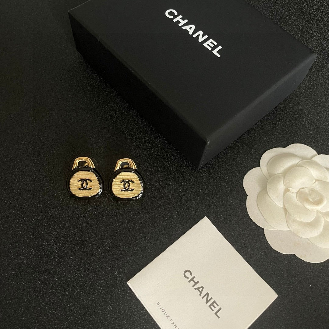 Double-C Emblem Stud Earrings in Polished Metal-Tone – Design 199 close-up detail