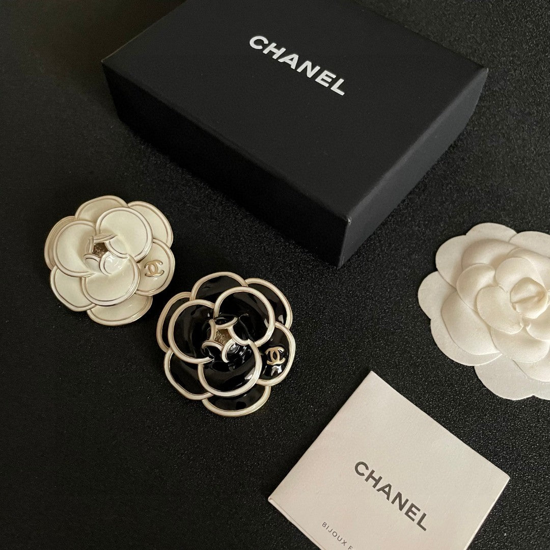 Camellia Brooch in Polished Metal-Tone – Camellia Detail styled product view