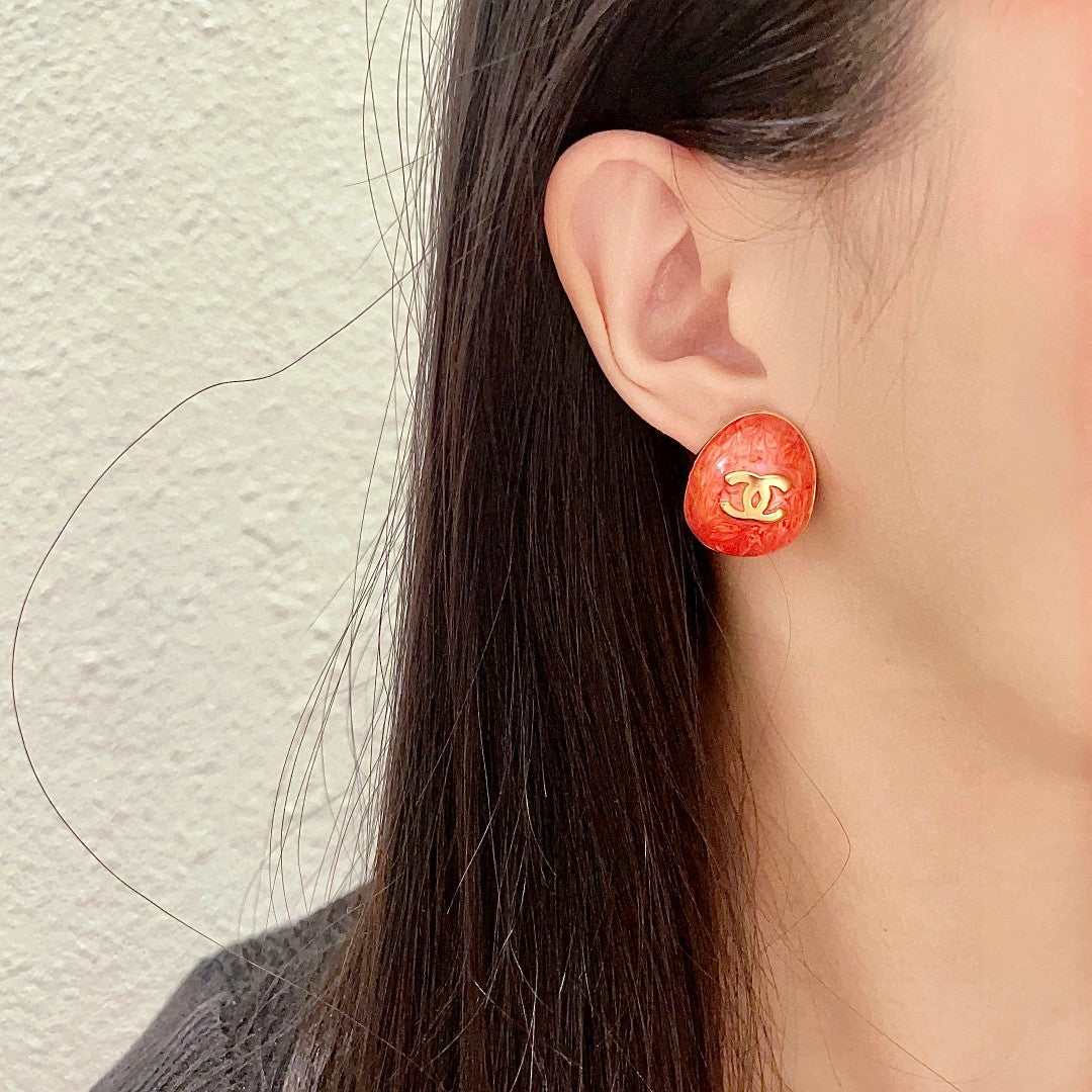 Double-C Emblem Stud Earrings in Polished Metal-Tone – Design 194 detail view