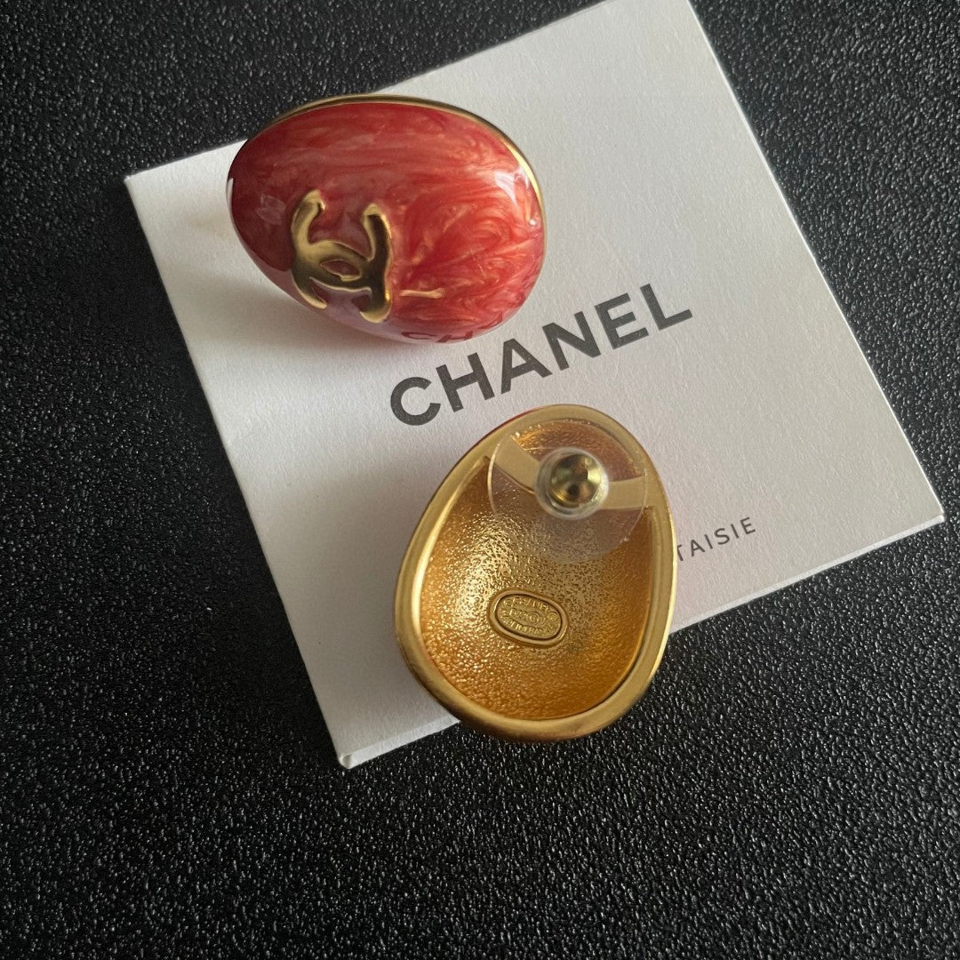 Double-C Emblem Stud Earrings in Polished Metal-Tone – Design 194 main product view