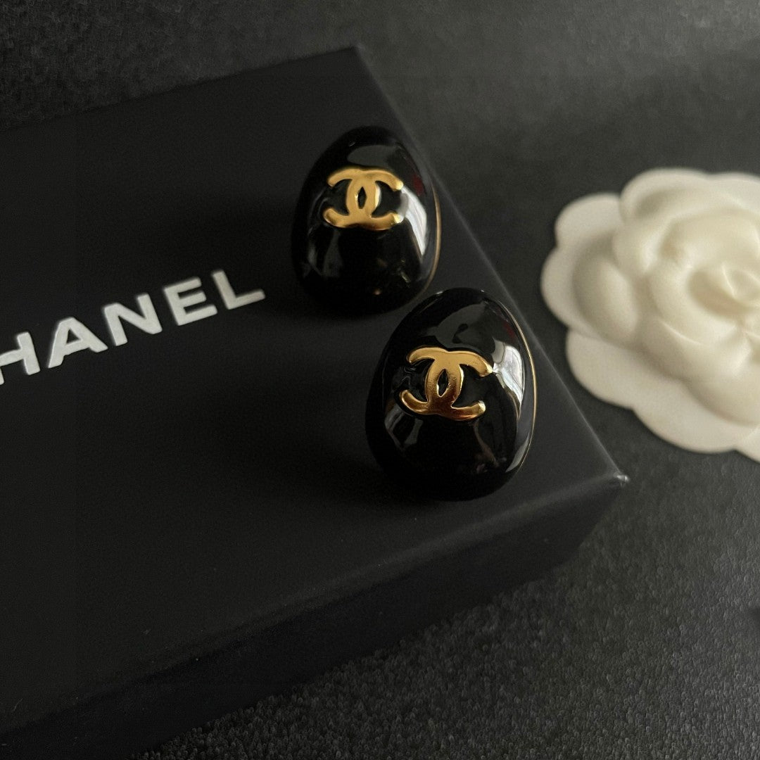 Double-C Emblem Stud Earrings in Polished Metal-Tone – Design 193 detail view