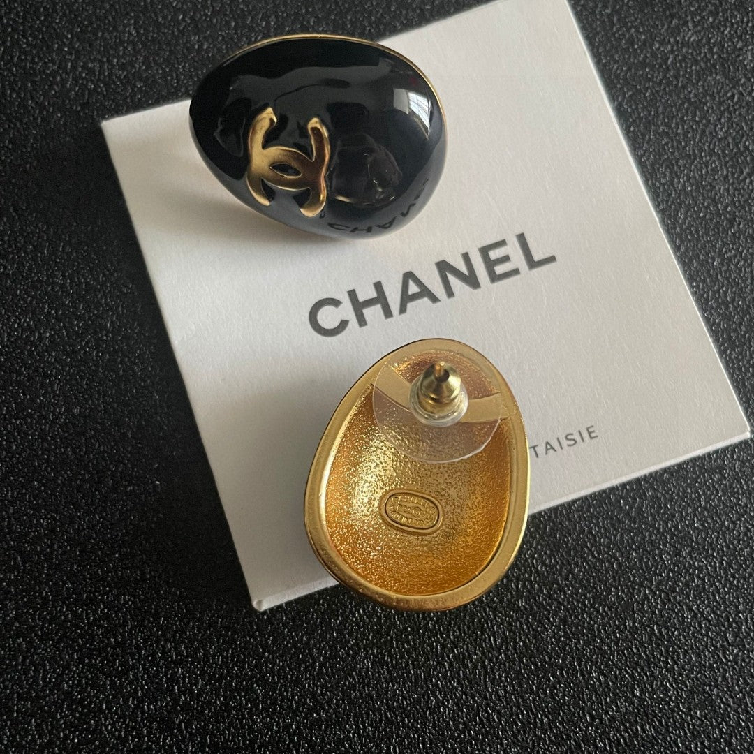 Double-C Emblem Stud Earrings in Polished Metal-Tone – Design 193 main product view