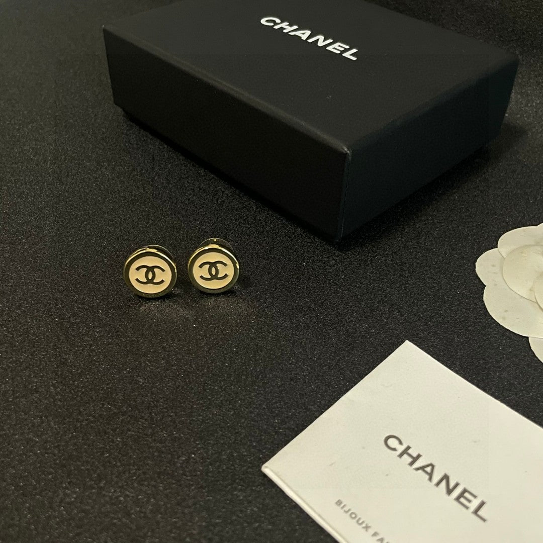 Double-C Emblem Stud Earrings in Polished Metal-Tone – Design 192 close-up detail