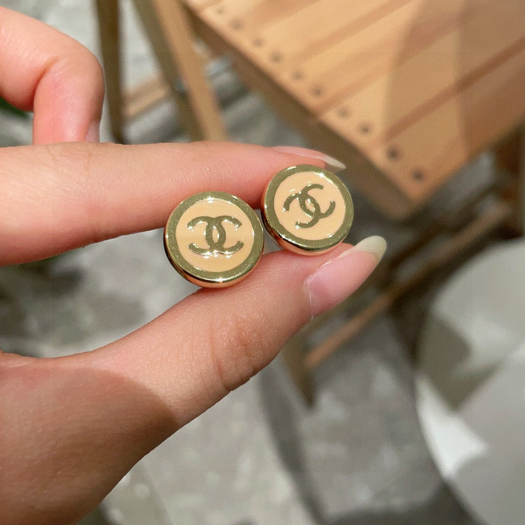 Double-C Emblem Stud Earrings in Polished Metal-Tone – Design 192 side detail