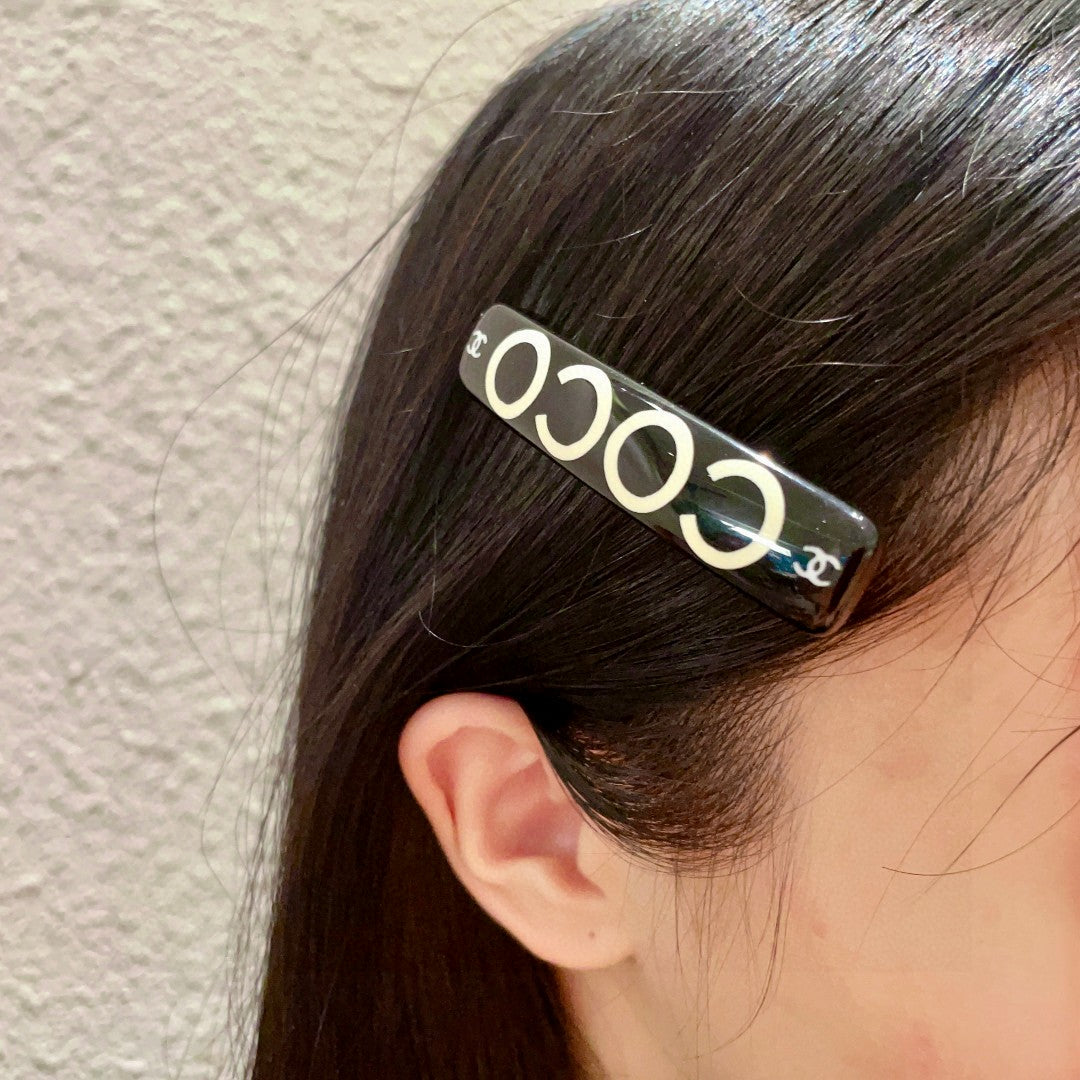 Double-C Emblem Hair Clip – Design 009 main product view