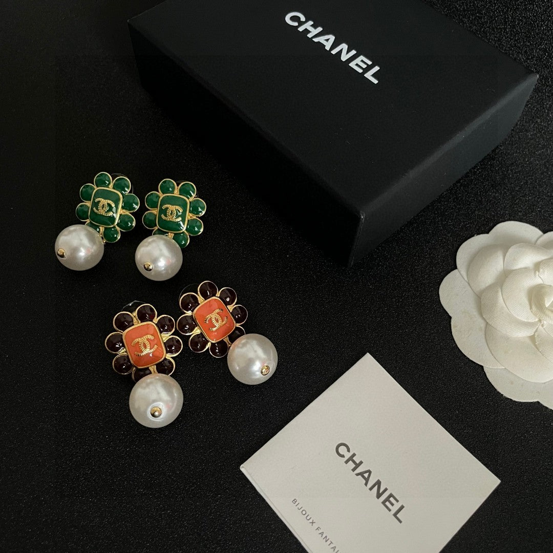 Double-C Emblem Pearl-Detail Statement Earrings – Pearl Detail – Design 012 side detail