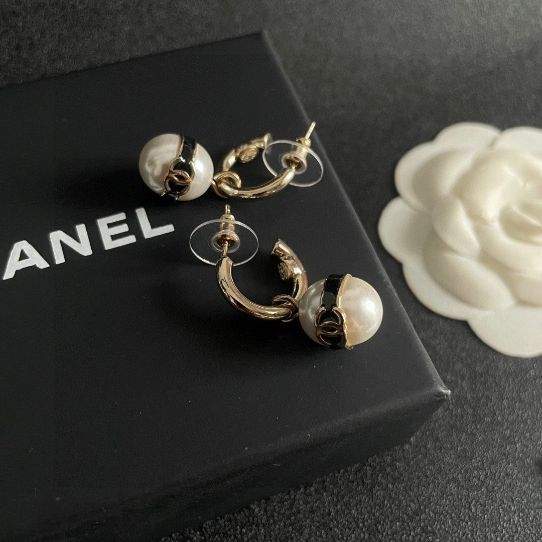 Double-C Emblem Pearl-Detail Statement Earrings – Pearl Detail – Design 010 detail view
