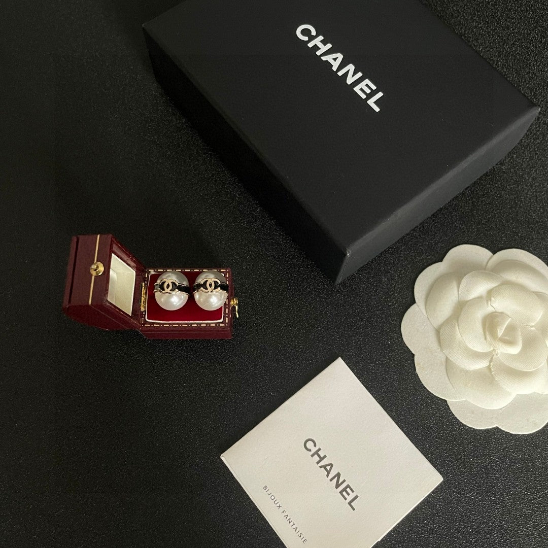 Double-C Emblem Pearl-Detail Stud Earrings – Pearl Detail – Design 006 close-up detail