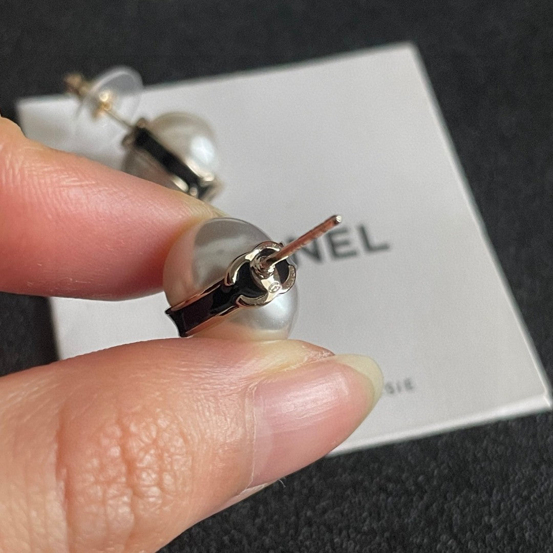 Double-C Emblem Pearl-Detail Stud Earrings – Pearl Detail – Design 006 main product view