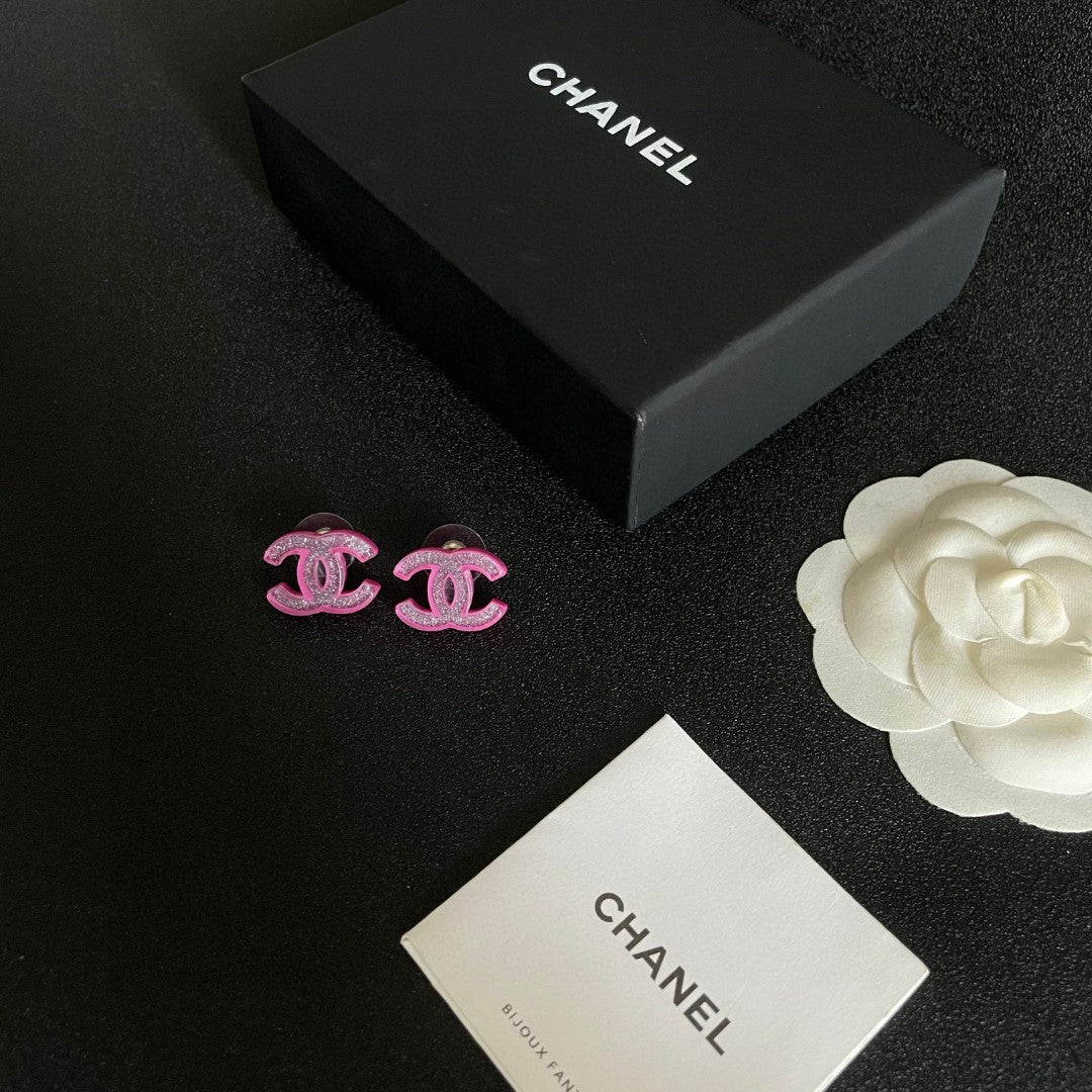 Double-C Emblem Stud Earrings in Polished Metal-Tone – Design 191 close-up detail