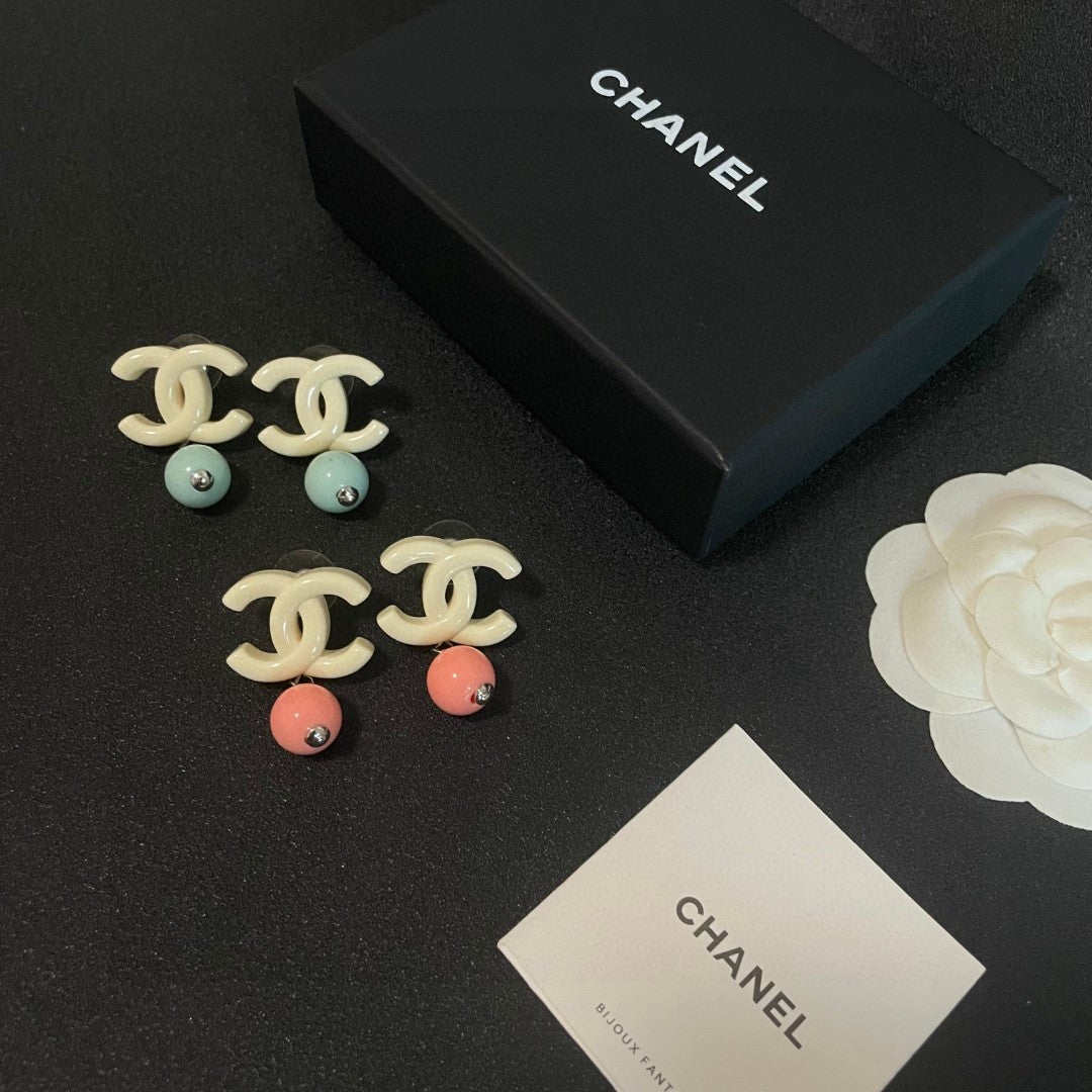 Double-C Emblem Pearl-Detail Statement Earrings – Pearl Detail – Design 008 close-up detail