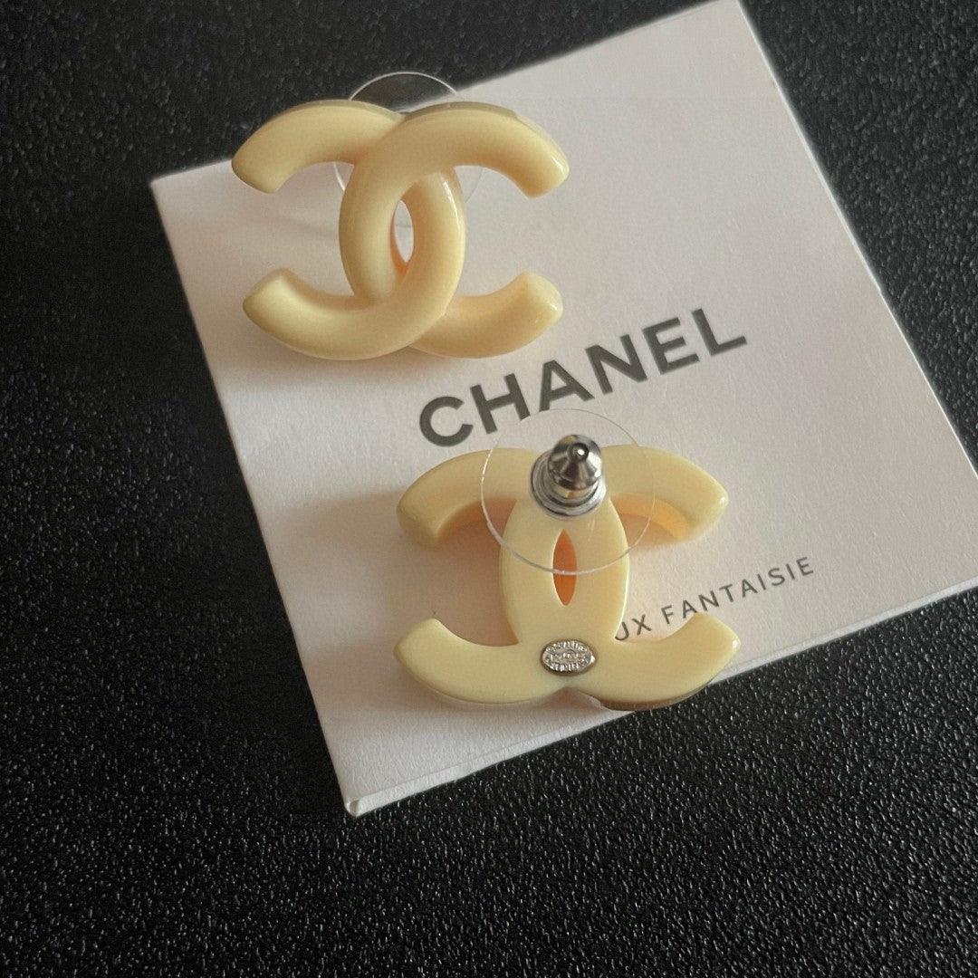 Double-C Emblem Stud Earrings in Polished Metal-Tone – Design 157 main product view