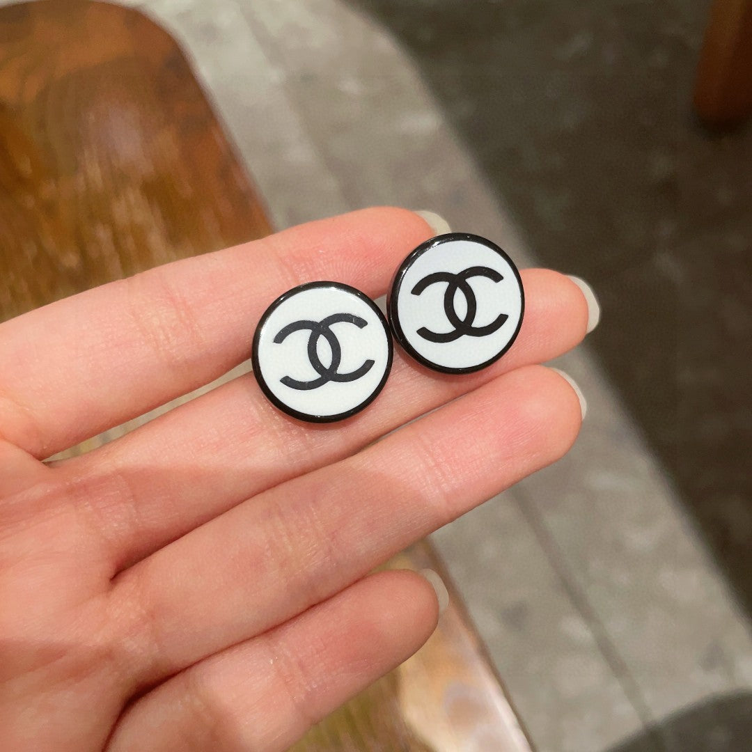 Double-C Emblem Stud Earrings in Polished Metal-Tone – Design 155 side detail