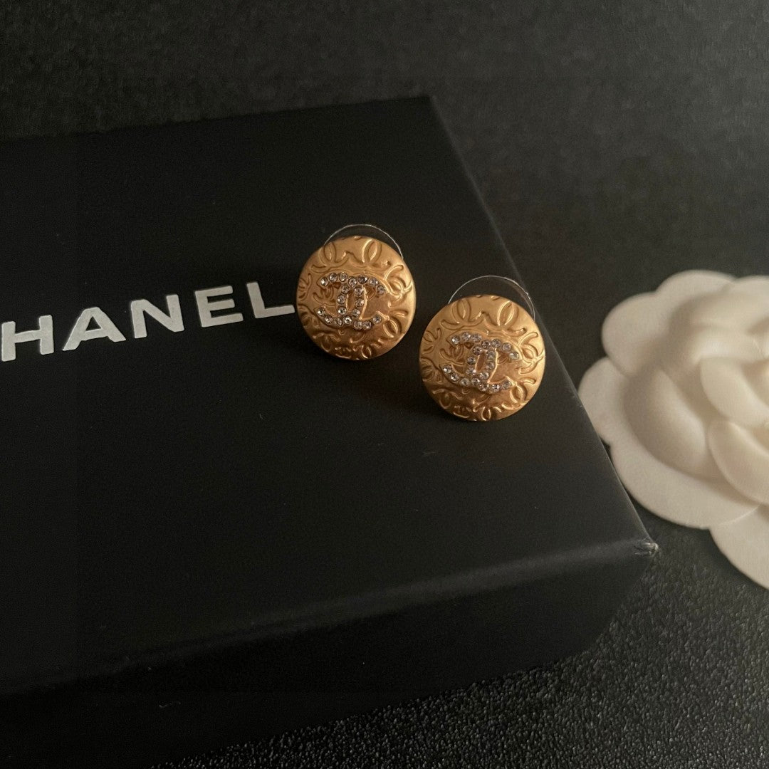 Double-C Emblem Stud Earrings in Polished Metal-Tone – Design 154 detail view