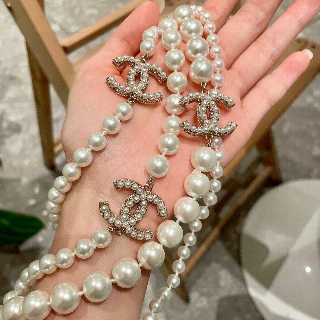Double-C Emblem Pearl-Detail Pendant Necklace – Pearl Detail – Design 028 side detail