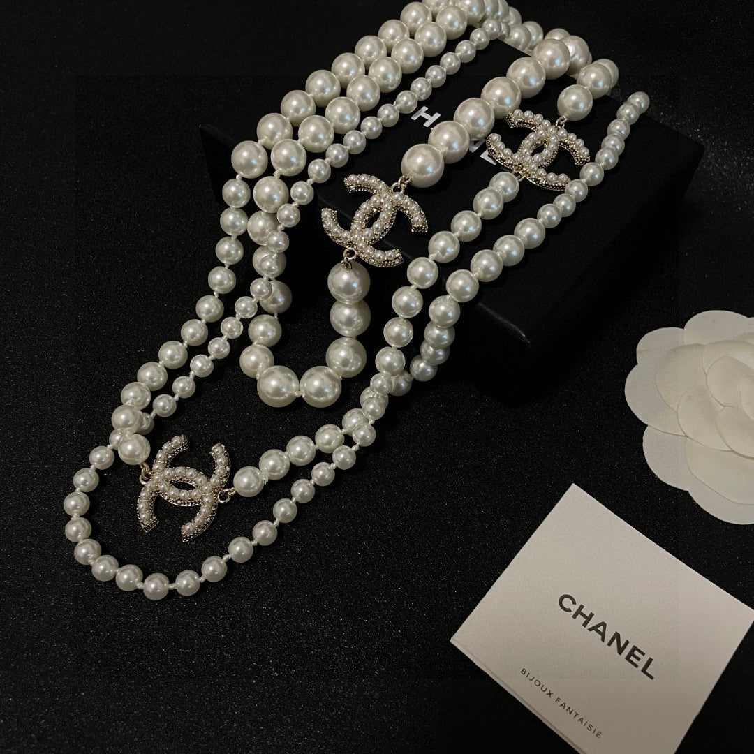 Double-C Emblem Pearl-Detail Pendant Necklace – Pearl Detail – Design 028 close-up detail