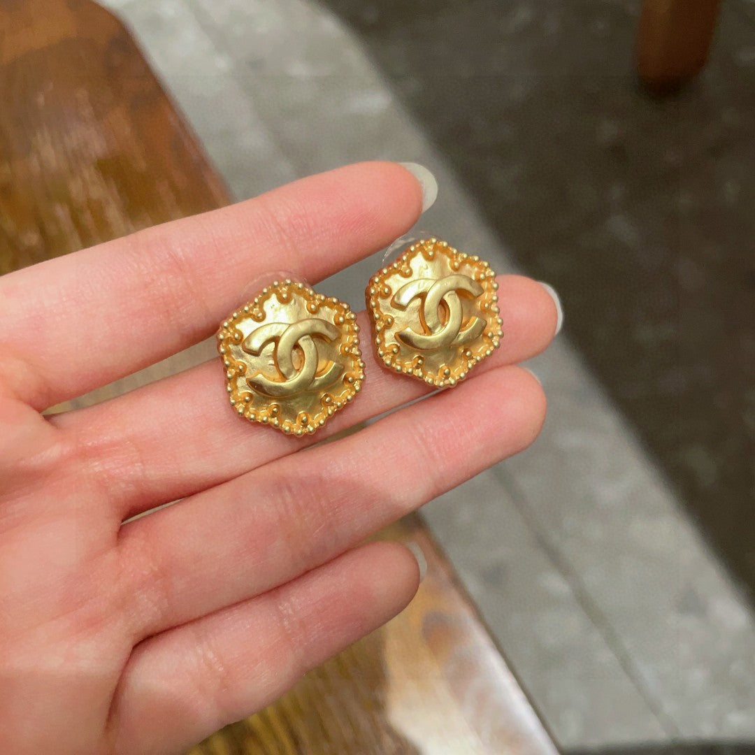 Double-C Emblem Stud Earrings in Polished Metal-Tone – Design 150 side detail