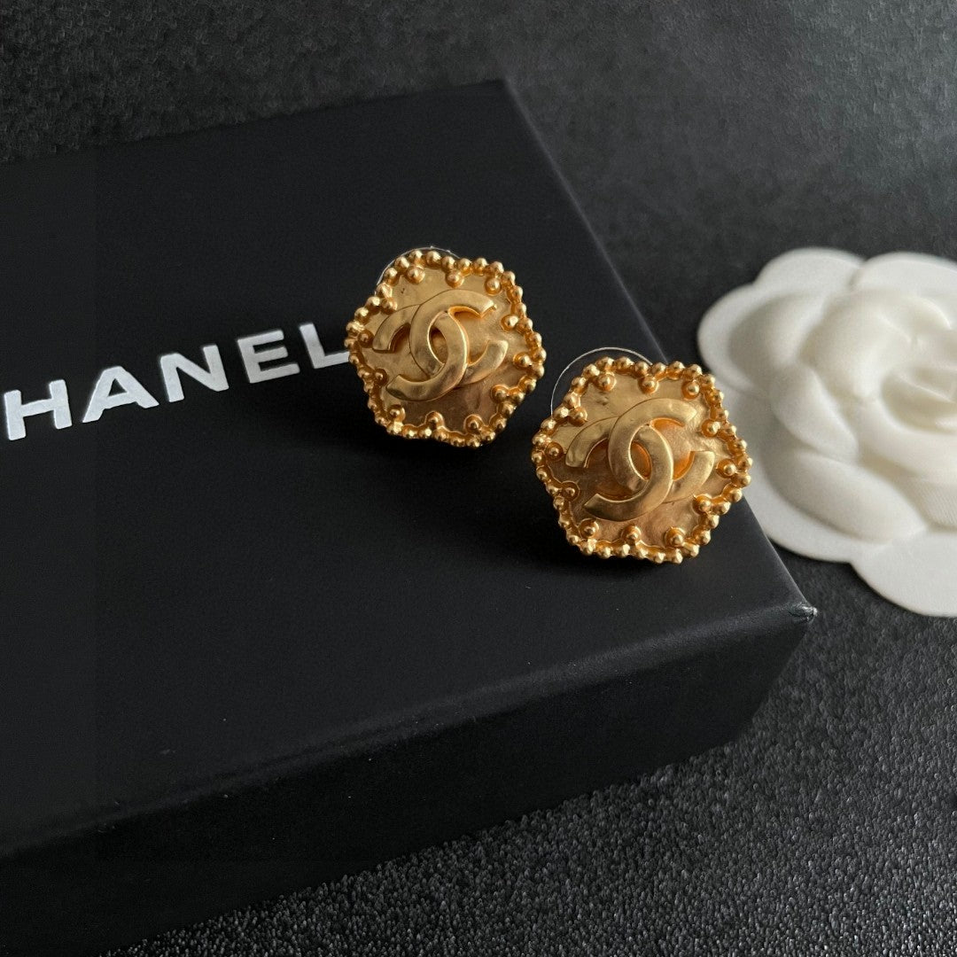 Double-C Emblem Stud Earrings in Polished Metal-Tone – Design 150 detail view