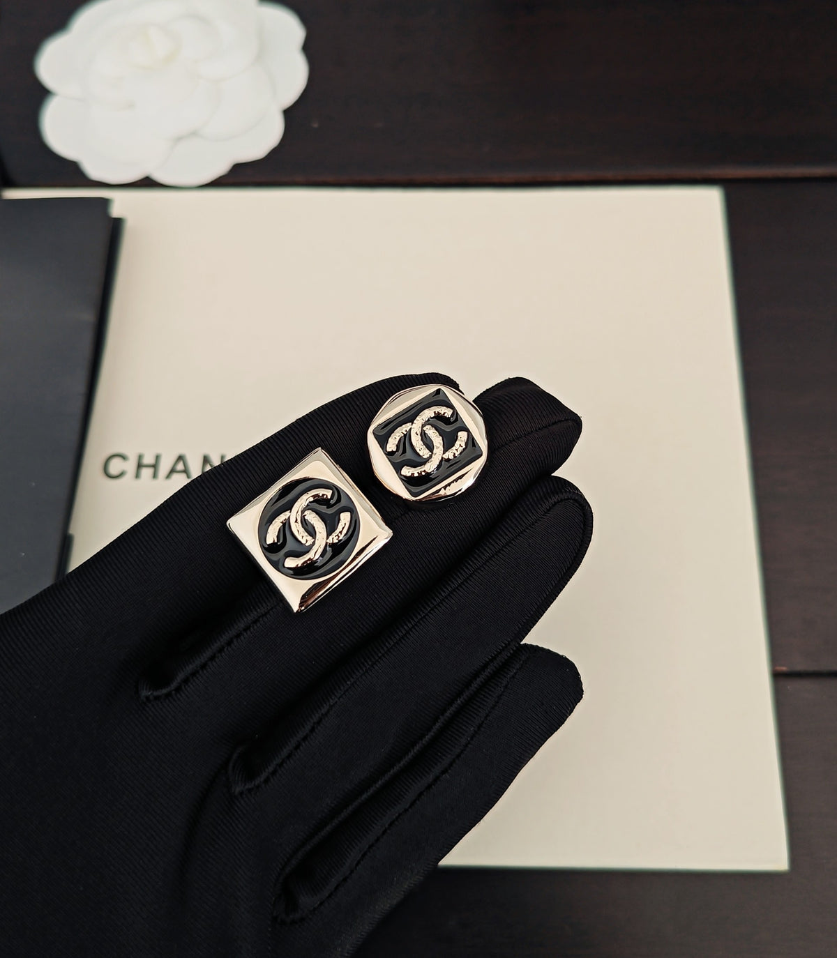 Square Stud Earrings in Gold-Tone – Black Detail close-up detail