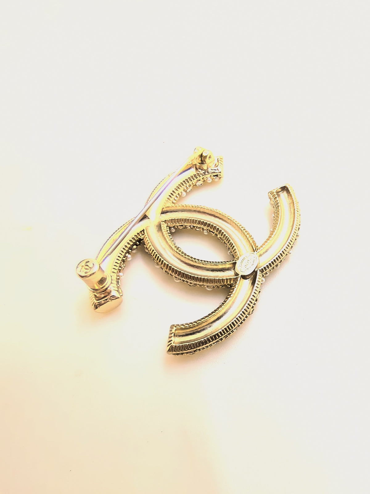 Double-C Emblem Brooch in Gold-Tone – Pearl Detail – Design 002 front product view