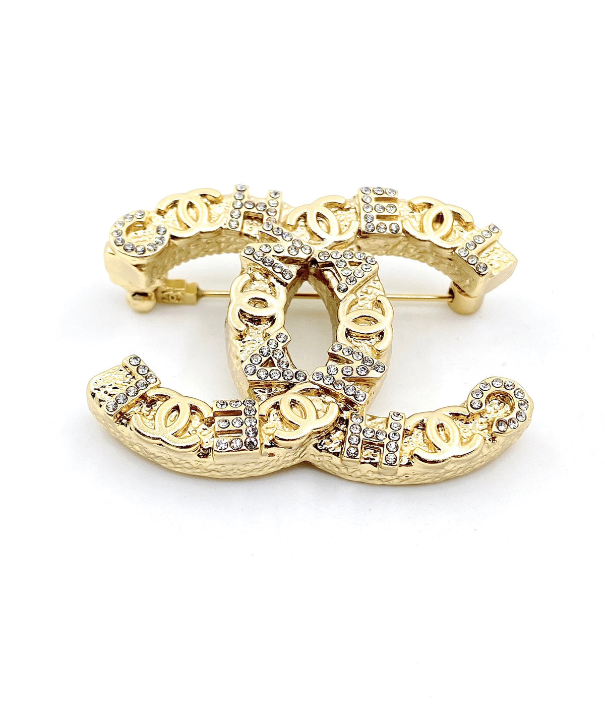 Double-C Emblem Brooch in Gold-Tone – Design 007 close-up detail