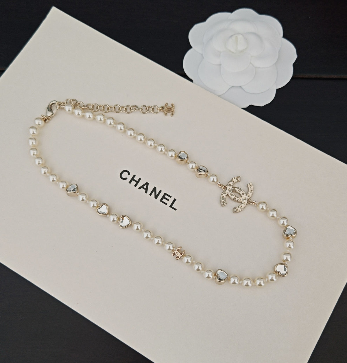 Heart Pearl-Detail Pendant Necklace – Pearl Detail – Design 005 side detail