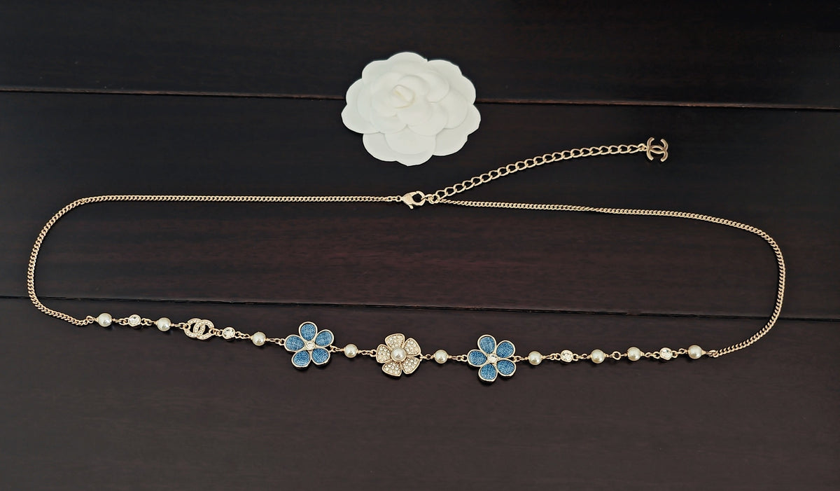 Floral Jewelry Accessory in Gold-Tone – Blue Detail – Design 002 detail view