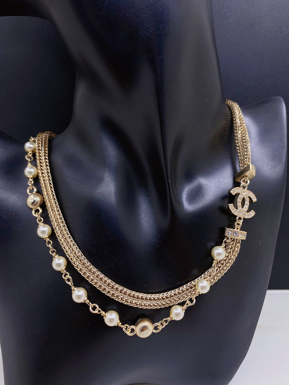 Bow Pendant Necklace in Gold-Tone – Design 004 front product view