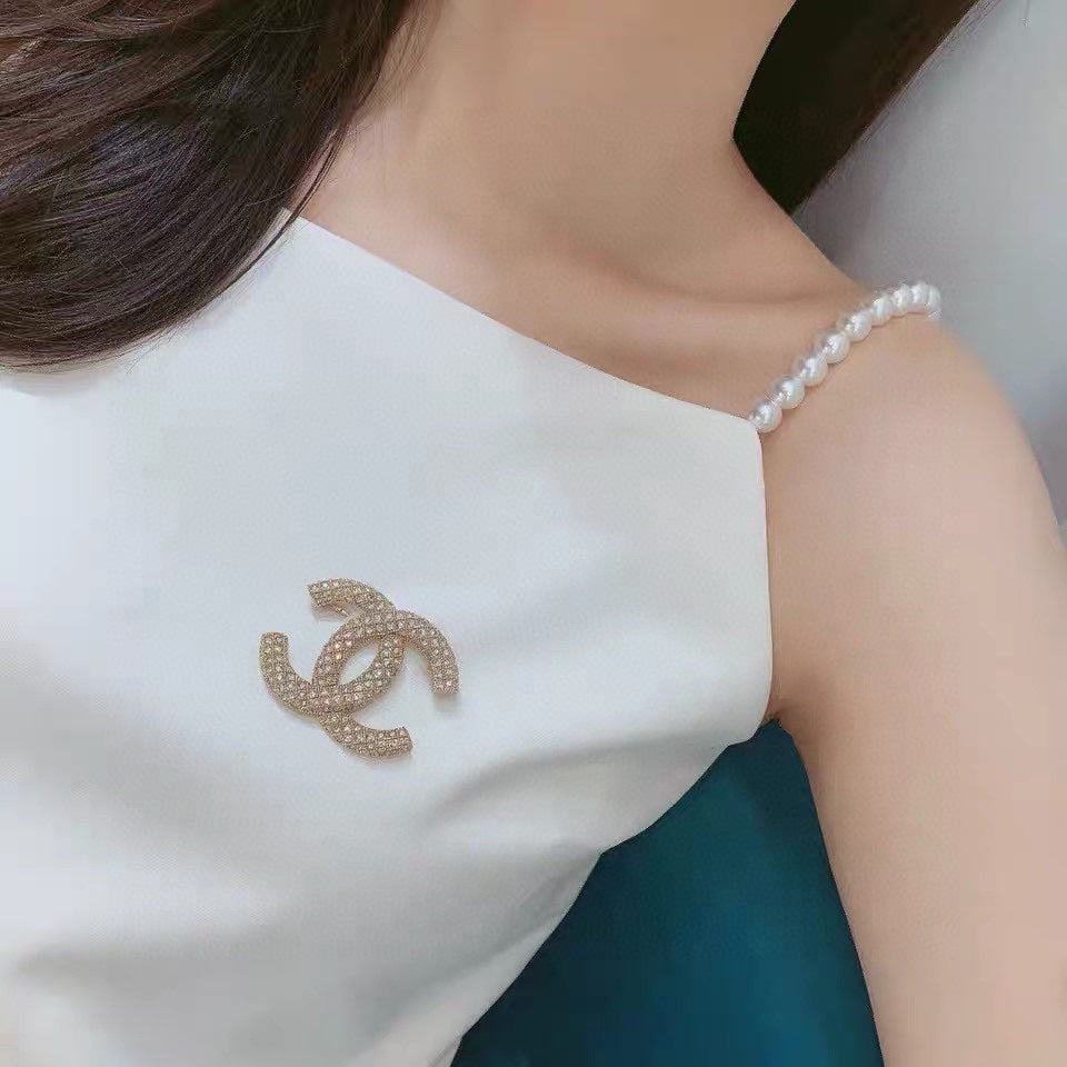 Double-C Emblem Brooch in Gold-Tone – Design 010 front product view