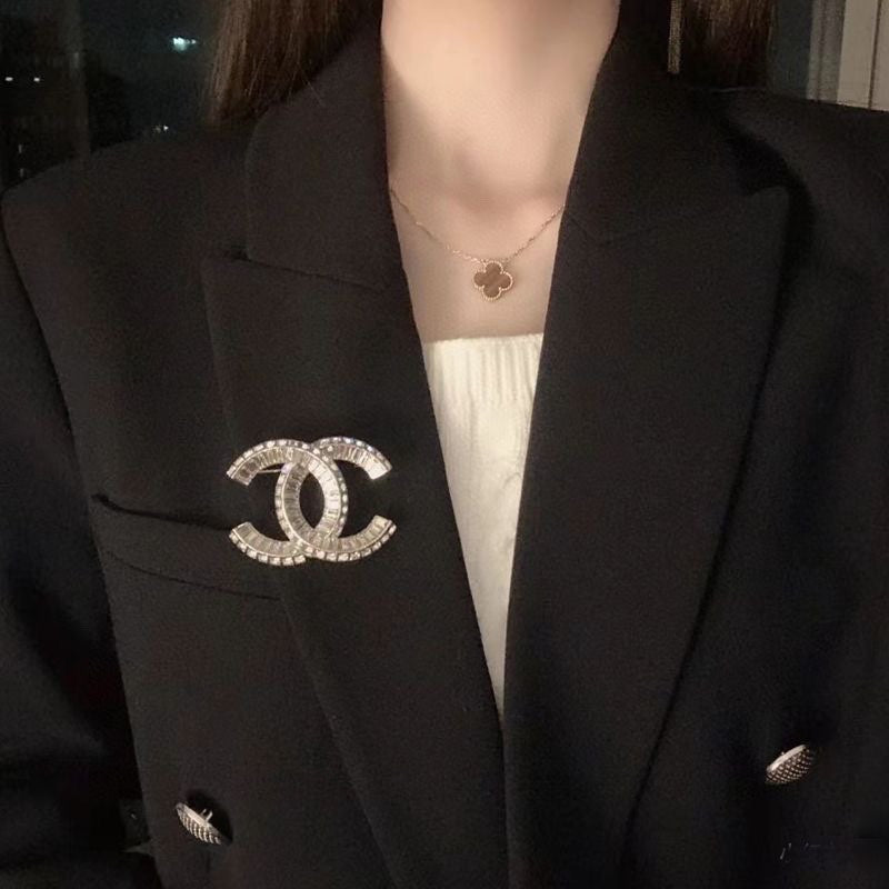 Double-C Emblem Brooch in Polished Metal-Tone – Design 023 front product view